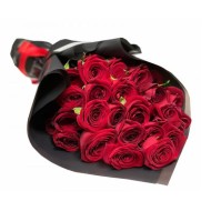 Букет из роз в черной упаковке Букет из роз в черной упаковке